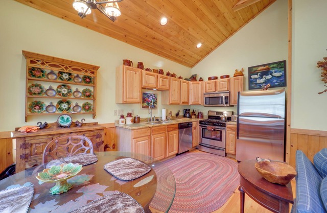 Fish, Hike & Explore: Cozy Home in Beech Mountain!