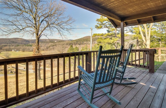 Fish, Hike & Unwind: Getaway in Mountain View!