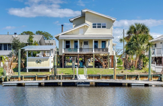 Fish & Kayak: Home Near Shell Point Beach!