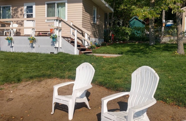 Fish Trap Lake Oasis- Perfect couples getaway. Pet-Friendly.