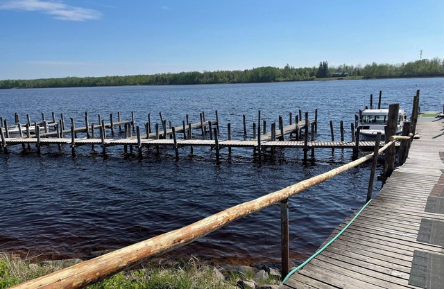 Fisherman Base Camp on Rainy River - 5 Mins to the Lake!