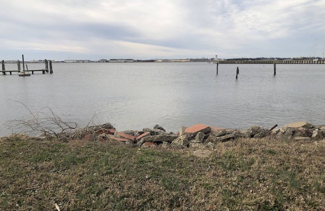 Charmante Hütte am Wasser