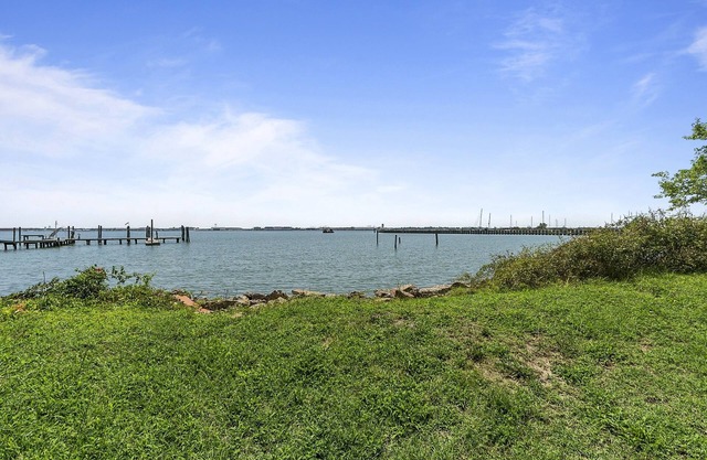 Charming Waterfront Cabin