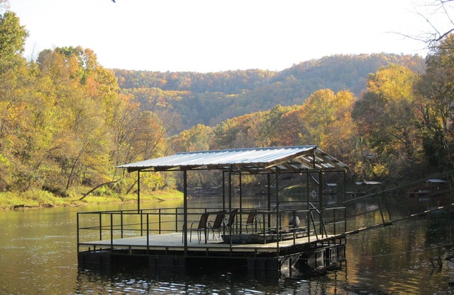 Paradies für Fischer mit privatem Dock und Untiefen