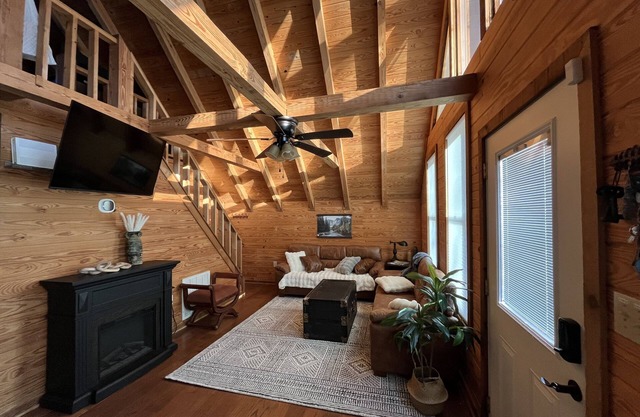 Fisherman's Paradise & Family Fun Cabin Just Minutes to PickwickLake & StatePark