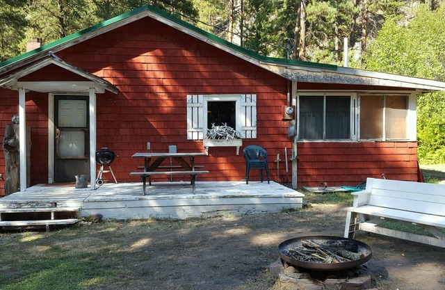FAMILIE CABIN ON BLUE RIBBON TROUT STREAM 30 Minuten von MISSOULA MONTANA