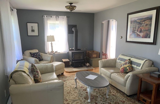 Fisherman’s Cottage facing open Ocean.Sat -Sat. Weekly rentals preferred.Max 5