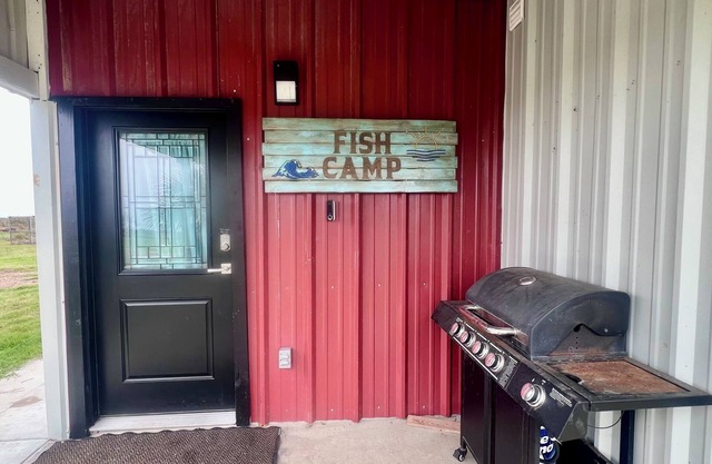 Fisherman’s getaway close to water. Plenty of room for kayak and boat trailers.