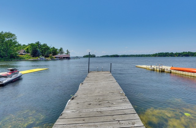 Fishing & Boating Paradise: St Lawrence River Home