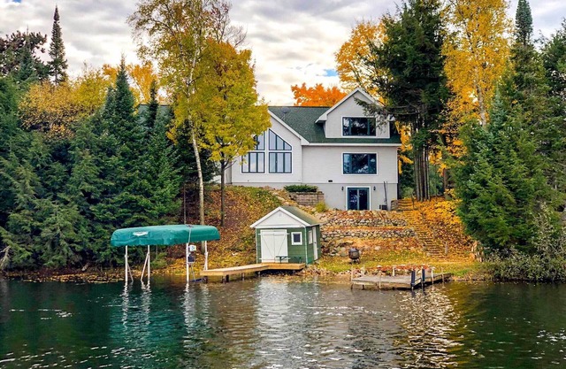 Fishing Haven: Family Home on Indian Lake