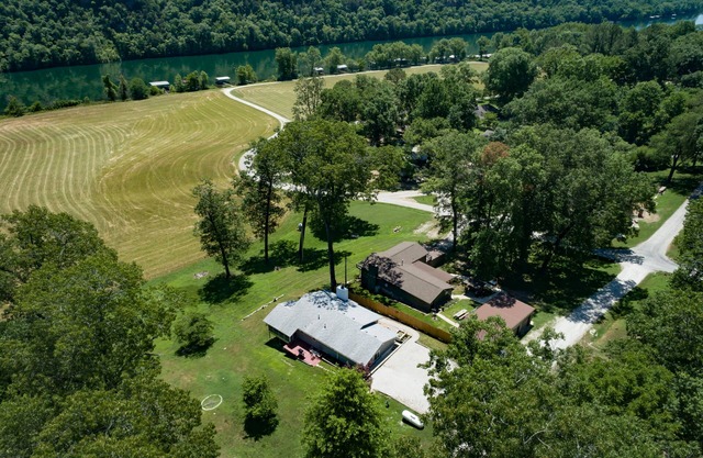 Fishing Haven with Boat Launch and 20 minutes from downtown.