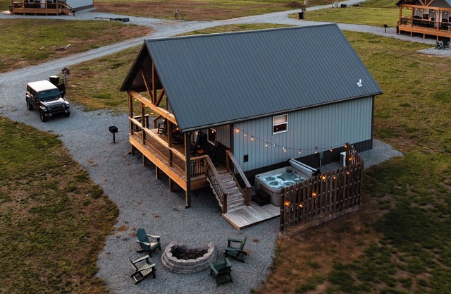 Fishing~HotTub~Pickleball~20 Min Lake Cumberland~Playground~Firepit