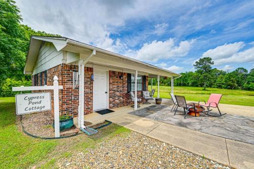Fishing Pond and Pier Secluded Broken Bow Cottage!