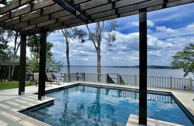 Fishing, Pool, & Lakeside Oasis at the Eagle Bay Lodge on Lake D'arbonne!