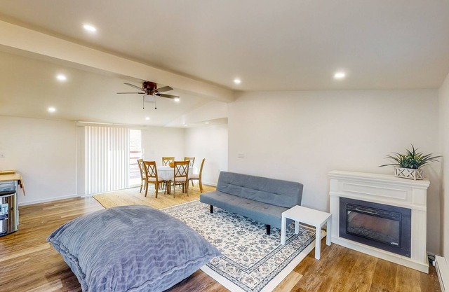 Five-Acreage Retreat - Mountain Views & Fireplace