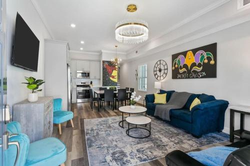 FIVE Bathrooms with FIVE Bedrooms and Stylish