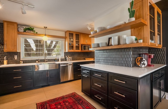 Five Bedroom Charmer Close to Uptown