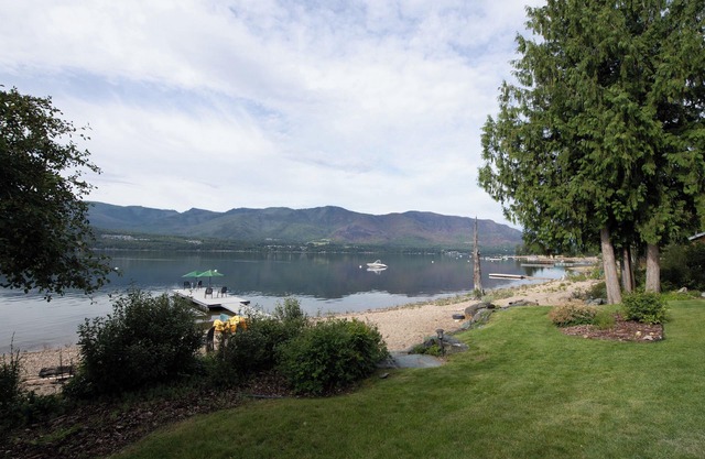Five bedroom family favourite on Shuswap Lake