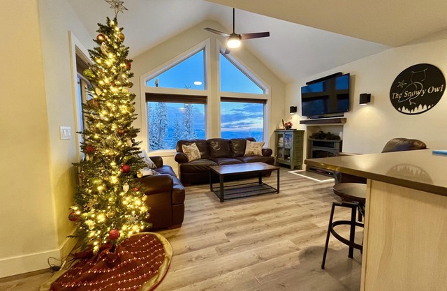 FIVE Bedroom Ski-In/Out Chalet, Private Sauna & Spectacular Mtn Views!