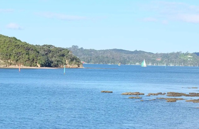 Five minutes drive from Paihia central, beach, museum, shopping, dining.