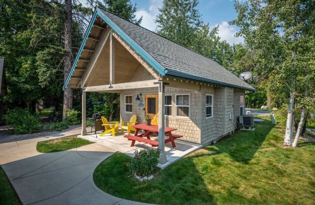 Five O'Clock Somewhere - Courtyard Beach Bungalow