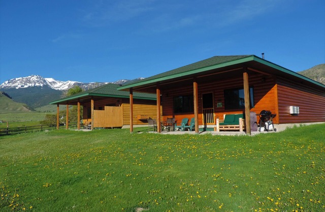*** FÜNF STERNE KABINE AM GELBSTEINFLUSS *** !!! DIE GRIZZLY DEN CABIN am YNP River