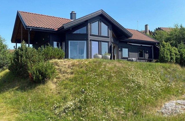 Gorgeous 3-bedroom cabin with Panorama view over the sea, close to pulpit rock!