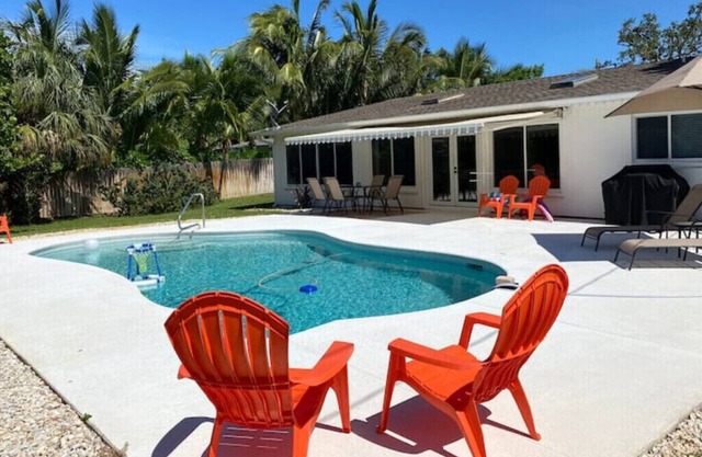 FL Tropical Oasis w/Heated Pool-Large 4/2-Near Beach/Downtown-Lots of Games-Pets