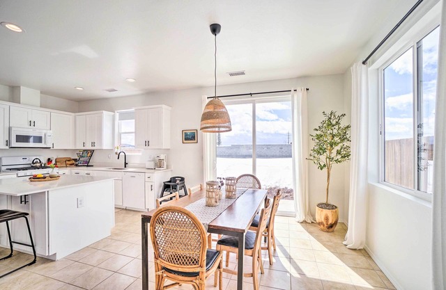 Flagstaff-Area Family Home w/ Hot Tub & Patio