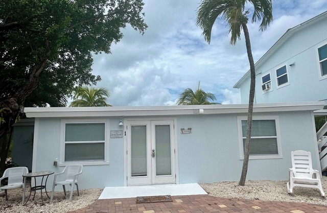 FLAMINGO COTTAGE - Summer vacation Lobster and Fishing season- sleeps 4