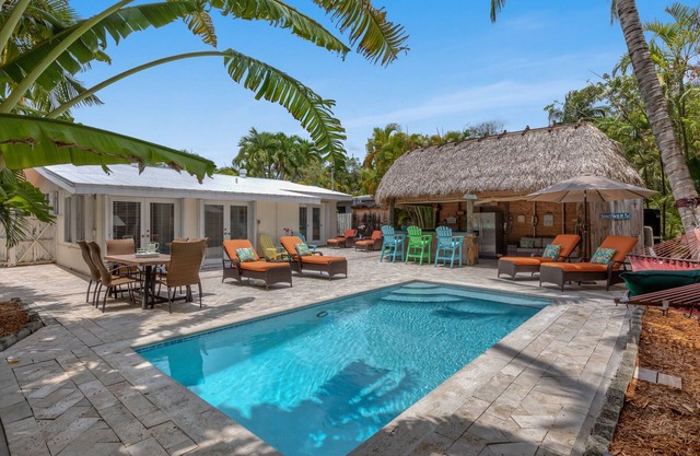 FLAMINGO ROSE ~ Midtown 3 Bedroom, 2 Bathroom Home w/ Pool & Parking!