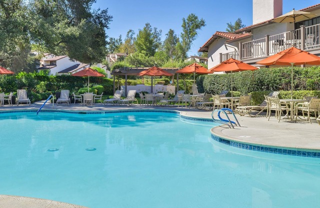 Geräumige 2BR in der Nähe von Ramona Wine Country w / Resort Pool, Vor-Ort-Spa und WiFi