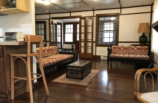 Entspannende alte Welt Land Charme 4 Schlafzimmer / 2 Bäder / Veranda und Bach