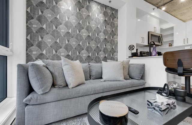 Flat at the Foot of the Mountain W/Parking