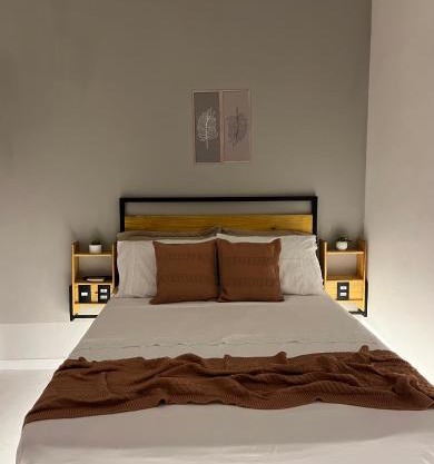 Flat com ar e varanda com linda vista para o Ibituruna - Véu de Noiva 204