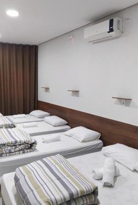 Flat familiar com ar,wi fi,cozinha e garagem