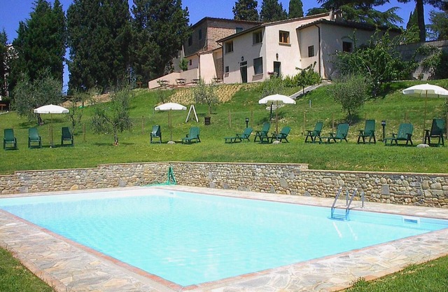 Weingut, Ferienanlage, Swimming Pool im Herzens der Toskana,Restaurant. Sole