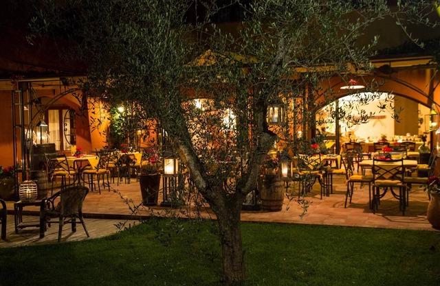Fewo in Lari, mit Klimaanlage und Terrasse, Pool, Restaurant, Wi-Fi, Dorfnah,La