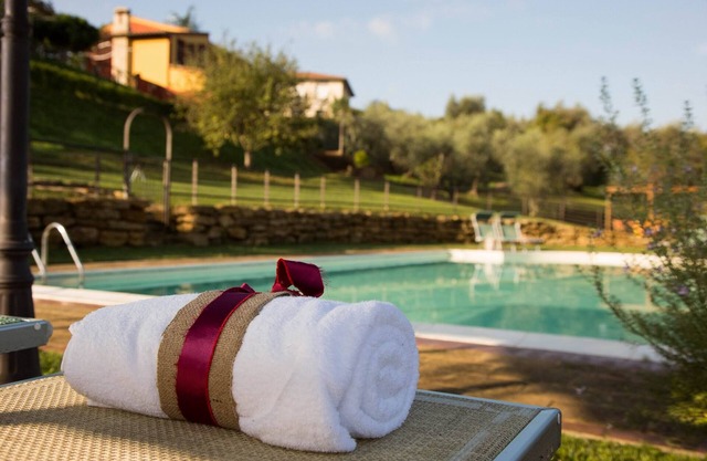 Fewo in Lari, mit Klimaanlage und Terrasse, Pool, Restaurant, Wi-Fi, Dorfnah,Fr