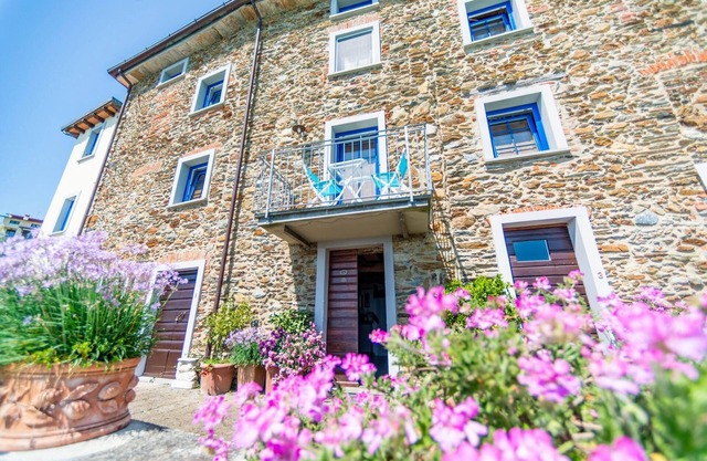 Fewo in Massa,bezaubernder Blick,Wi-Fi,Pool,E-Car-Ladestation,Klimaanlage,4 Pers
