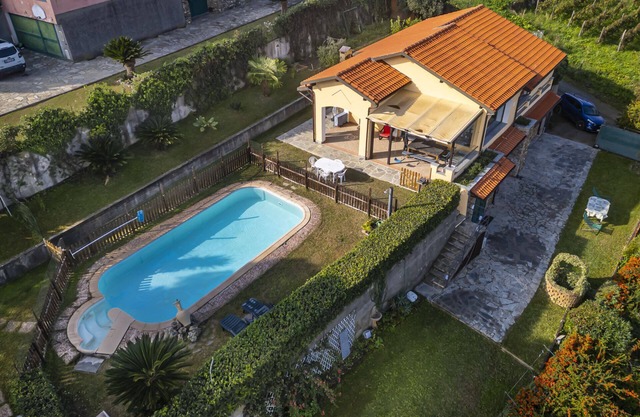 Flat in villa with sea view and private pool