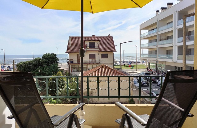 Flat over the sea 1min to the beach