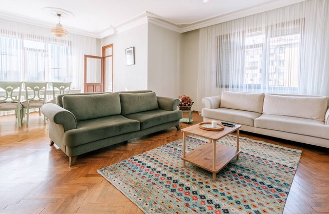 Flat w Balcony Near Metro 10 min to Bostanci Coast