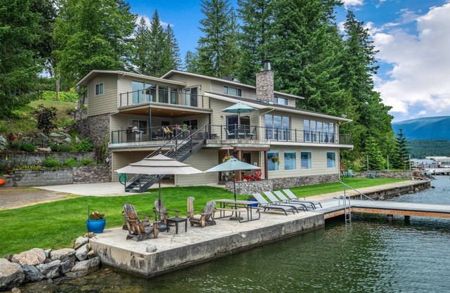 Lakeshore Drive 2537 - Waterfront Elegance - 5 Schlafzimmer mit eigenem Dock und Bootslift