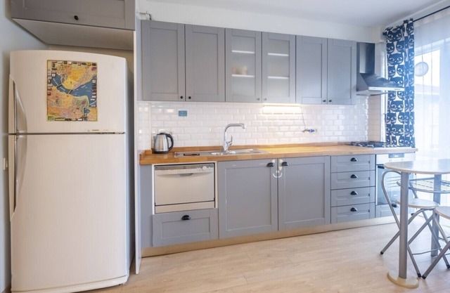 Flat with Balcony near Bull Statue in Kadikoy