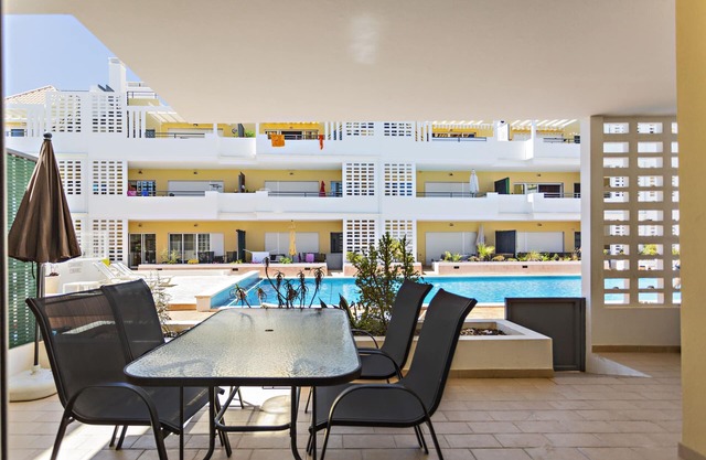 Flat with parking and access to the swimming pool