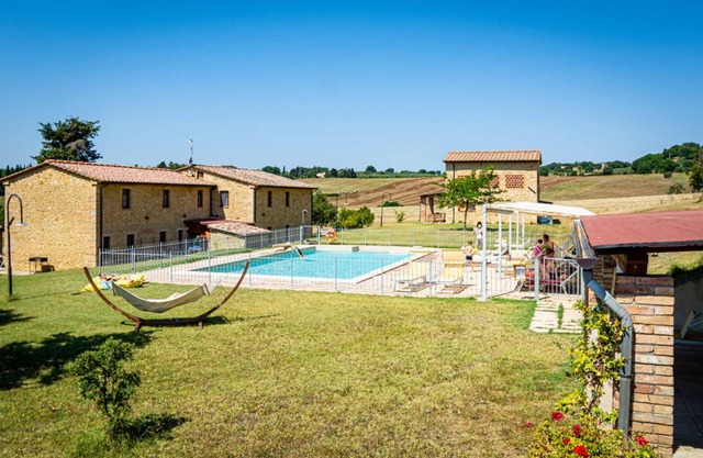 Fewo in Pomarance,private überdachte Terrasse,beheizter Pool,Dorfnah