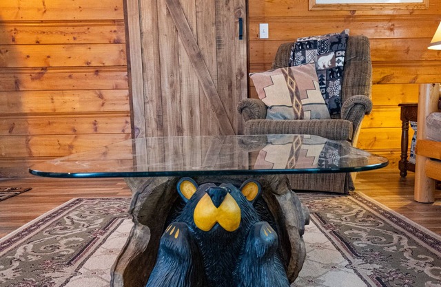 Flathead Bear Getaway Cabin - 1 mile to a Flathead Lake Beach