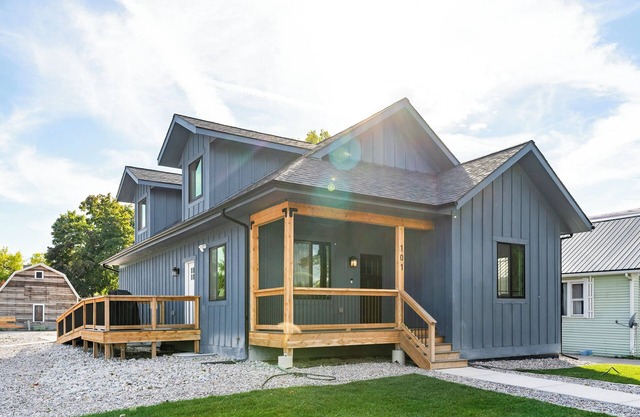 Flathead Lake at Riverside Park: Large Groups - Steps to Main St & Boat Rentals