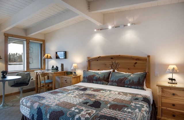 Flathead Lake Waterfront Studio!